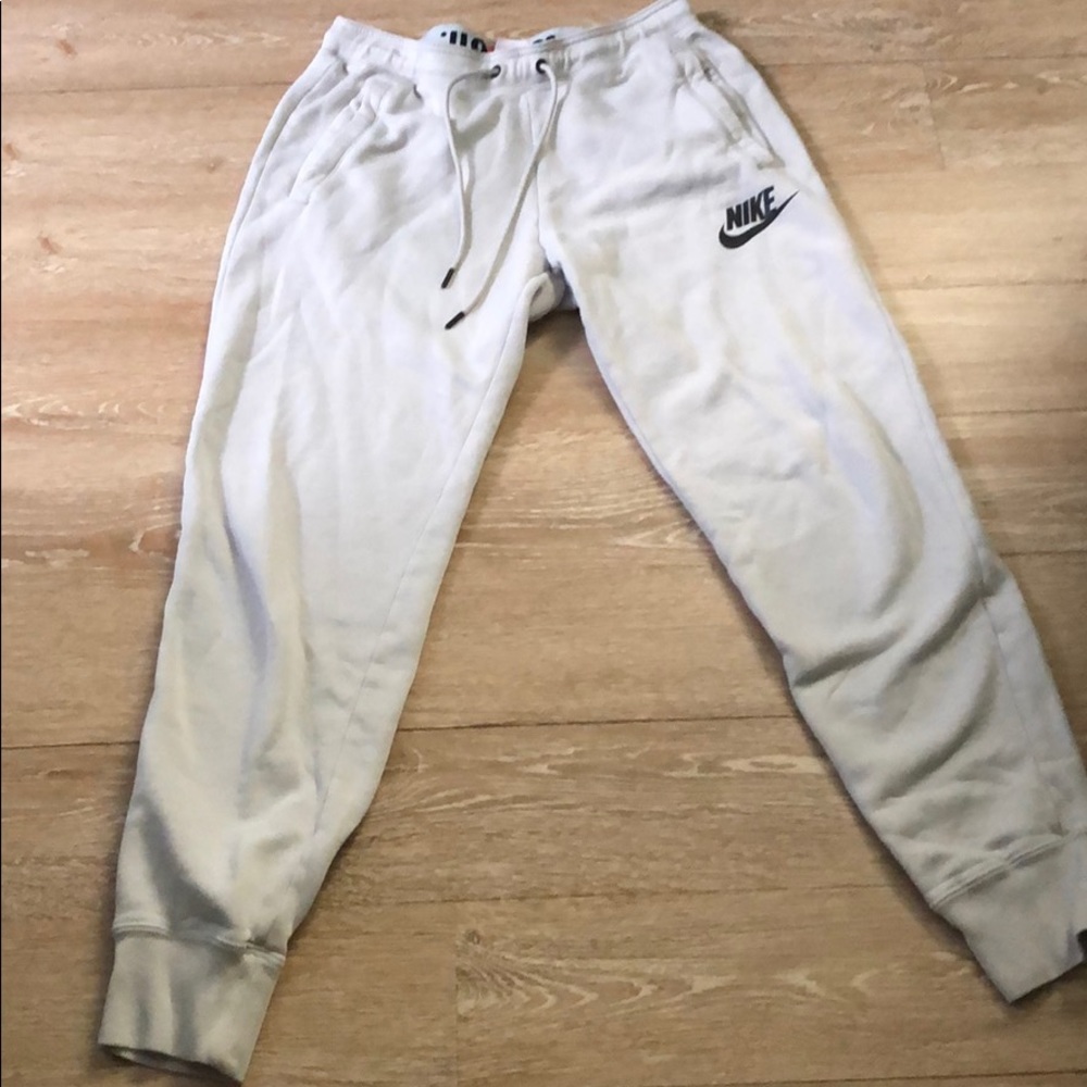 Women’s Nike sweatpants size small